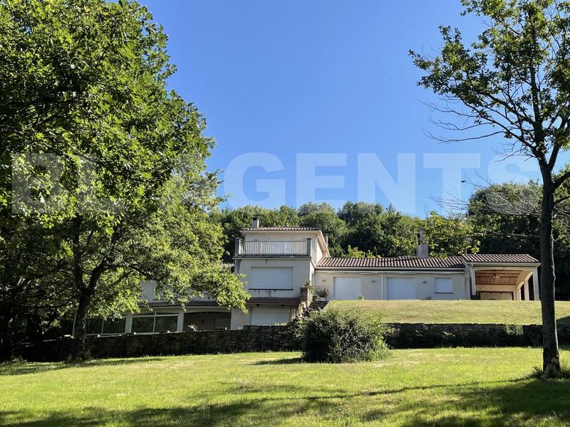 Propriété - 340 m² - 11 pièces