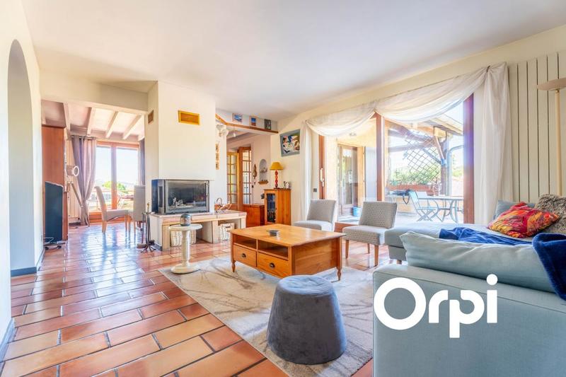 Maison - 240 m² - 6 pièces