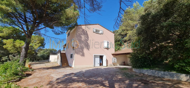 Maison - 220 m² - 8 pièces