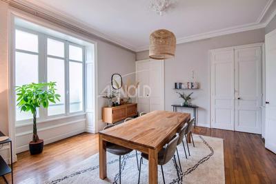 Appartement - 178 m² - 6 pièces