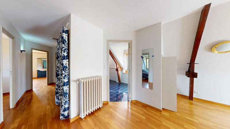 Maison - 280 m² - 10 pièces