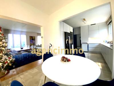 Maison - 262 m² - 8 pièces