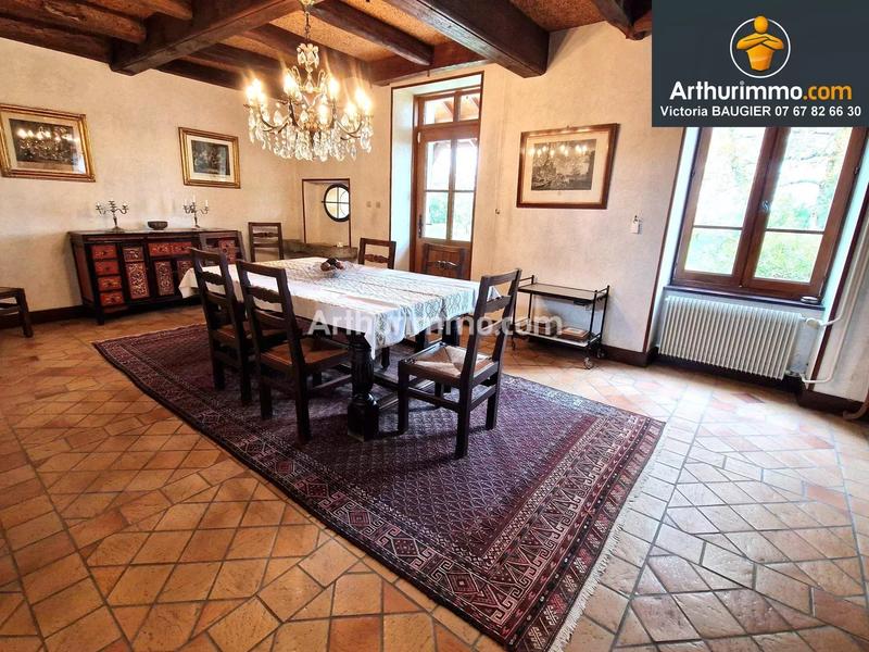 Maison - 252 m² - 10 pièces