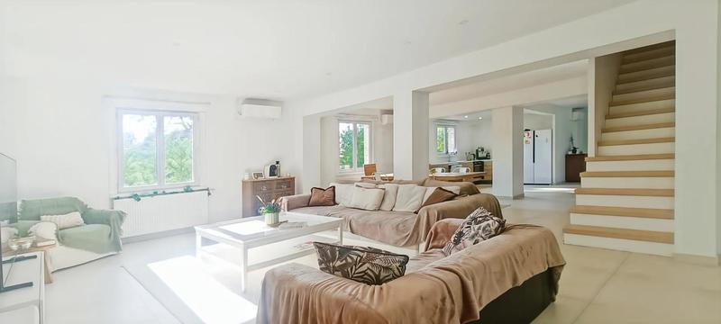 Maison - 485 m² - 11 pièces