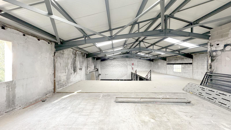 Local d'activité / Entrepôt - 380 m² - 1 pièce