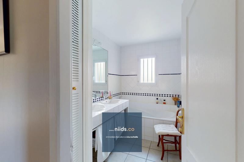 Maison - 214 m² - 7 pièces