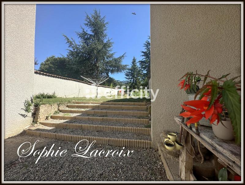 Maison - 212 m² - 6 pièces