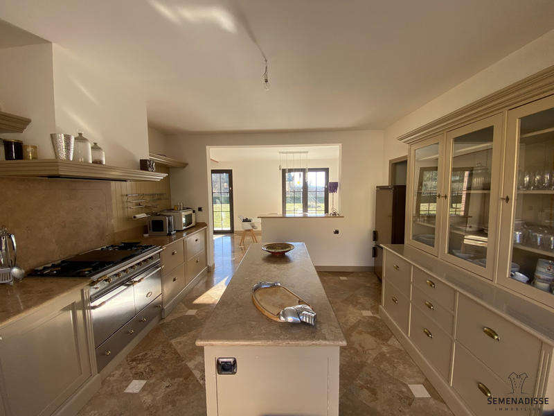 Maison traditionnelle - 327 m² - 5 pièces