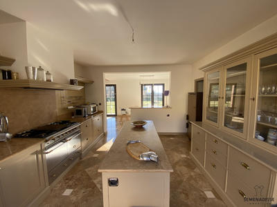 Maison traditionnelle - 327 m² - 5 pièces