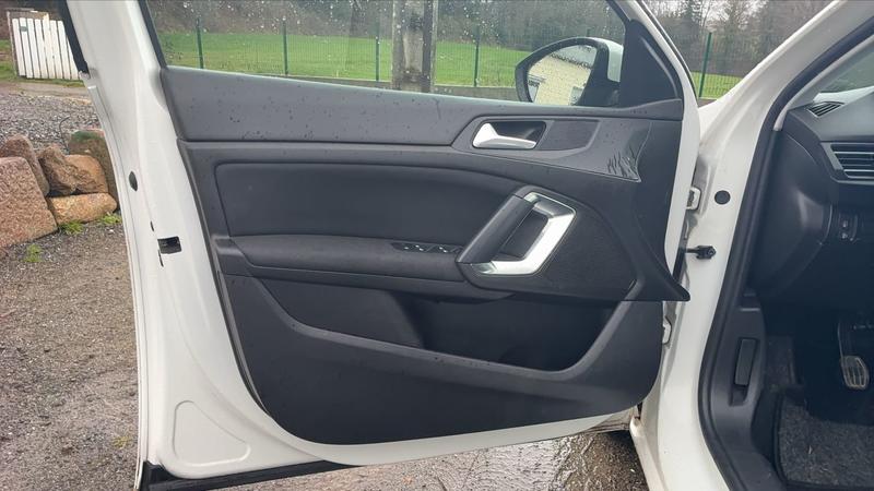 Peugeot 308 1.5 BlueHDi 130 Active Business