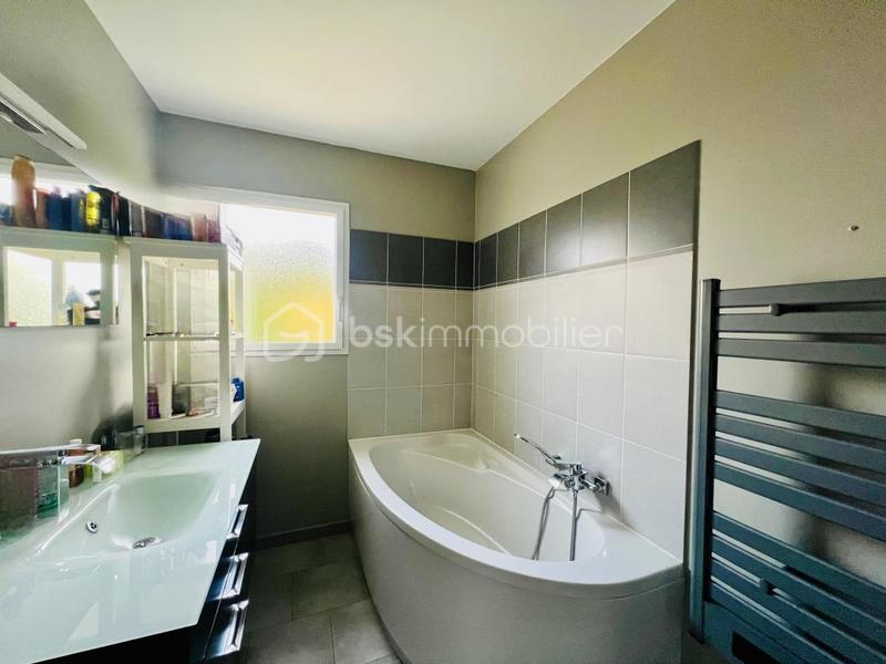 Pavillon - 193 m² - 8 pièces