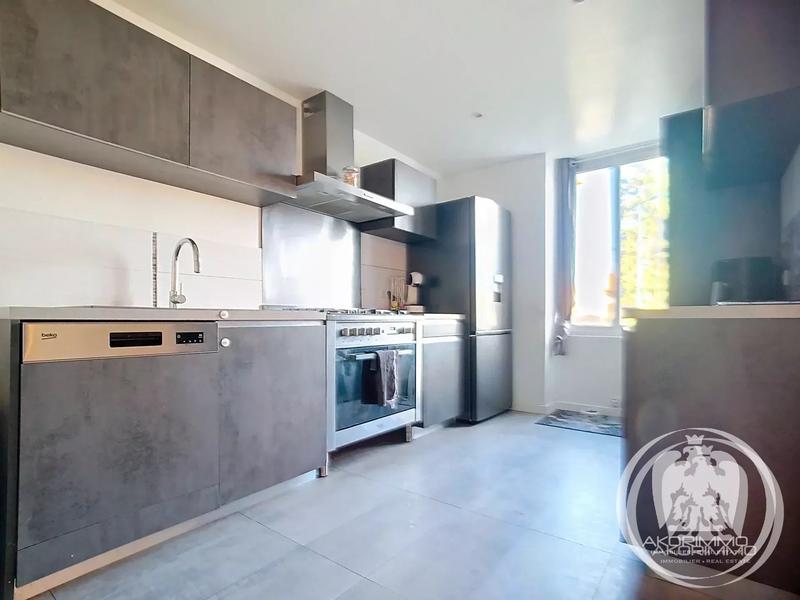 Maison - 198 m² - 8 pièces