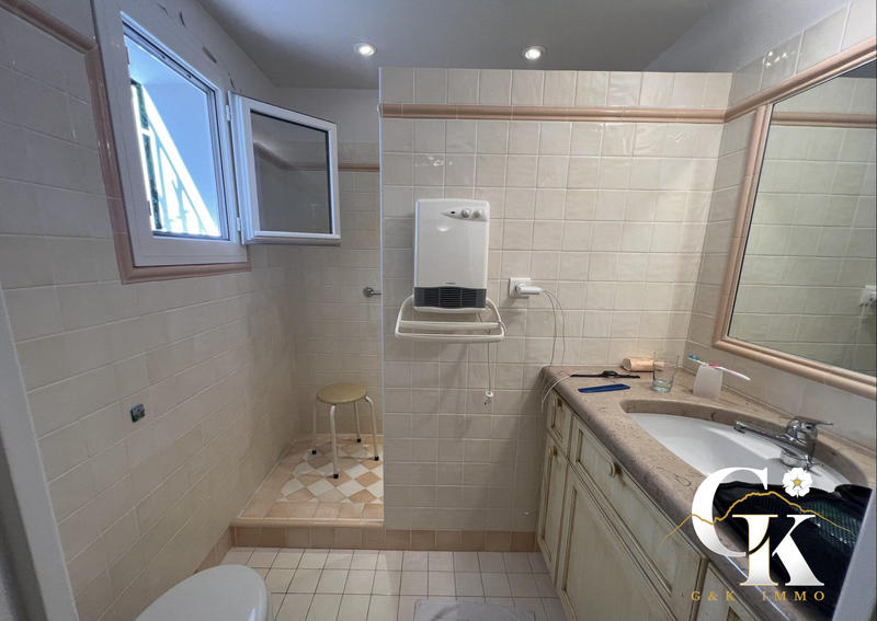 Maison - 250 m² - 7 pièces