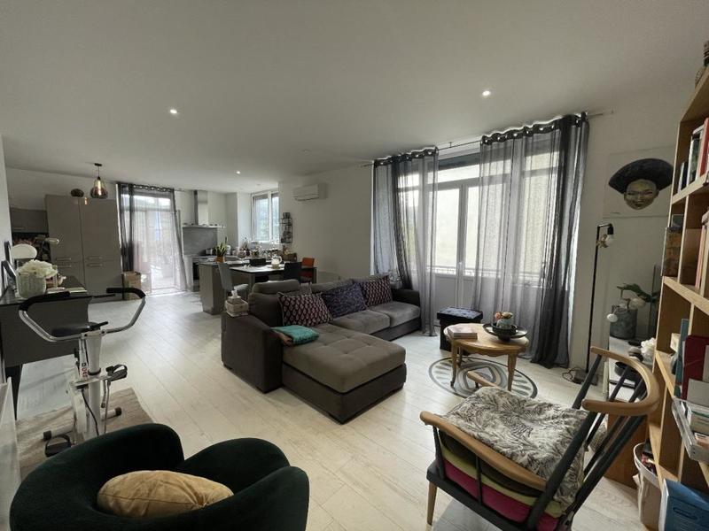 Appartement - 92 m² - 4 pièces