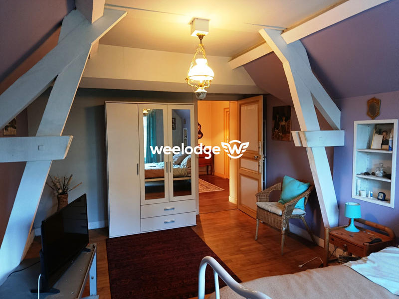 Maison - 239 m² - 10 pièces