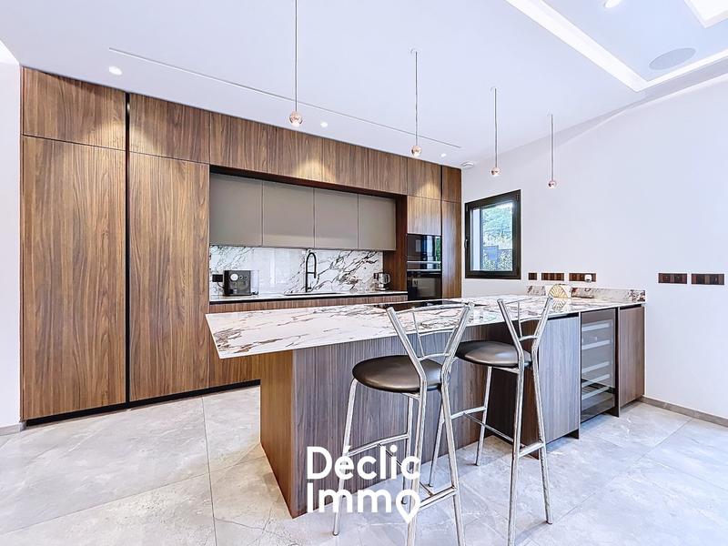 Maison - 210 m² - 5 pièces