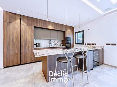 Maison - 210 m² - 5 pièces