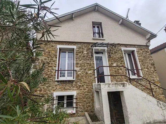 Maison - 90 m² - 5 pièces
