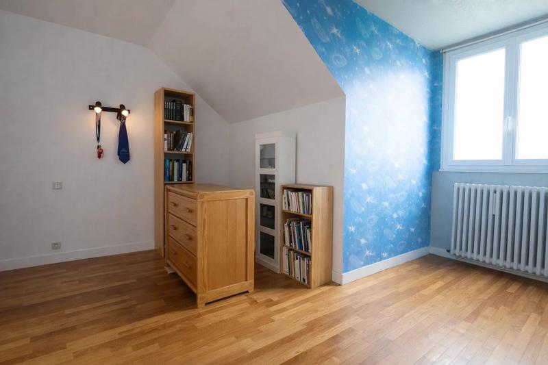 Maison - 230 m² - 8 pièces