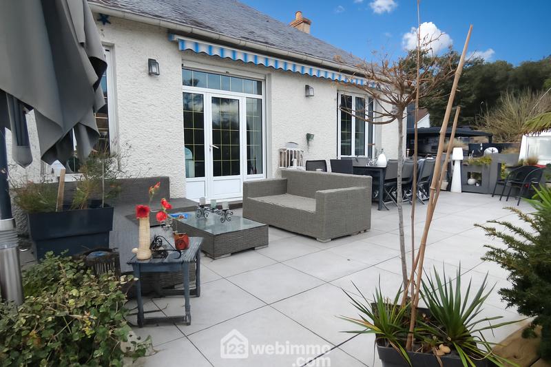 Maison - 233 m² - 9 pièces