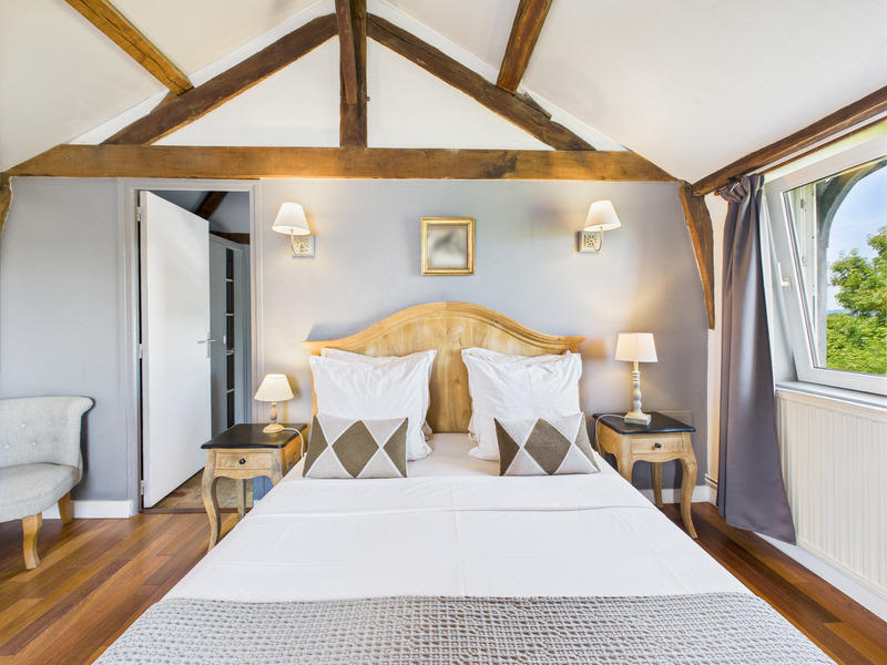 Maison - 230 m² - 7 pièces