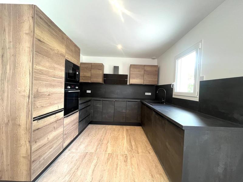 Maison - 99 m² - 5 pièces