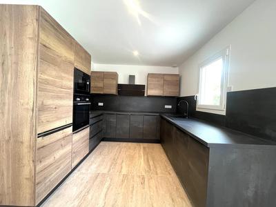 Maison - 99 m² - 5 pièces