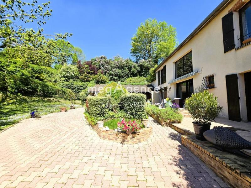 Maison - 180 m² - 6 pièces