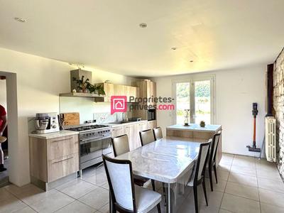 Maison - 275 m² - 12 pièces