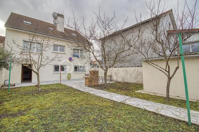 Maison - 172 m² - 10 pièces