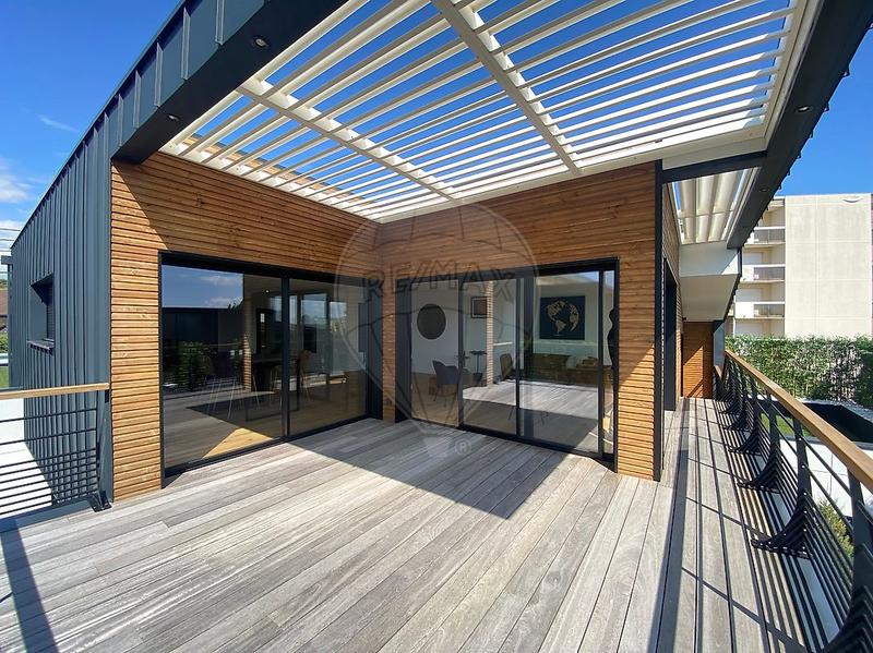 Maison - 216 m² - 6 pièces