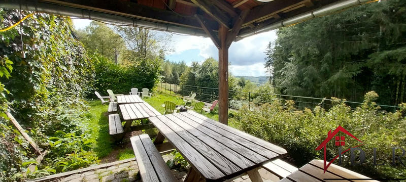 Maison - 1 103 m² - 16 pièces