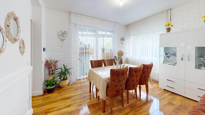 Maison - 310 m² - 8 pièces