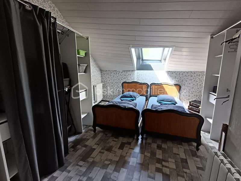 Maison - 225 m² - 7 pièces