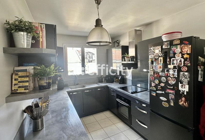 Appartement - 99 m² - 4 pièces