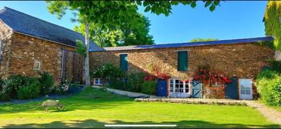 Maison - 400 m² - 12 pièces