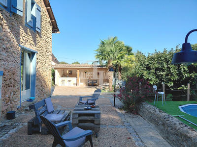 Maison - 230 m² - 8 pièces