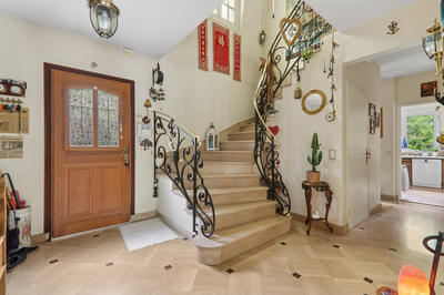 Maison - 275 m² - 15 pièces