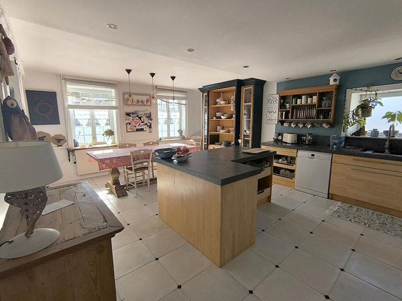 Maison - 249 m² - 7 pièces