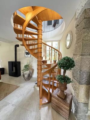 Maison - 230 m² - 8 pièces