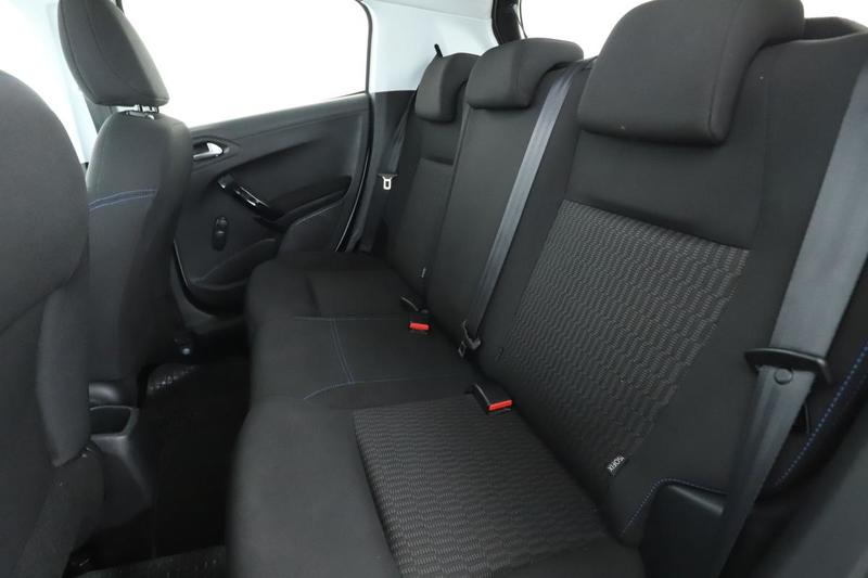 Peugeot 208 1.6 Blue-HDi Style 5p 75 ch