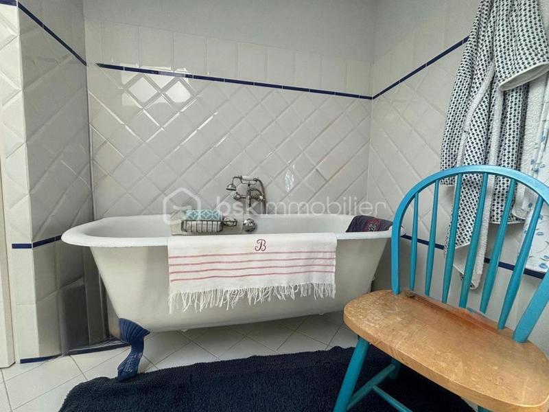 Demeure - 250 m² - 7 pièces