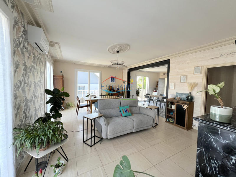 Maison traditionnelle - 220 m² - 8 pièces