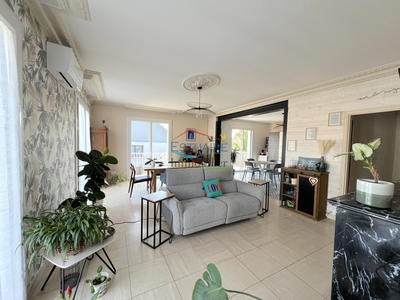 Maison traditionnelle - 220 m² - 8 pièces