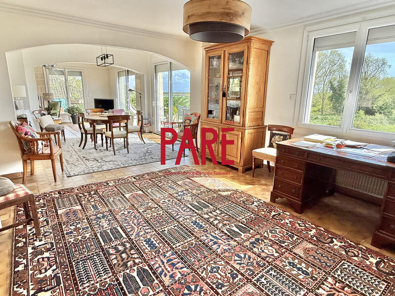 Maison traditionnelle - 233 m² - 6 pièces