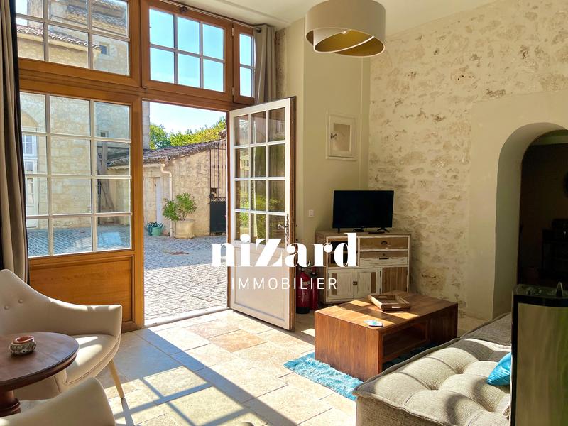 Propriété - 1 840 m² - 40 pièces