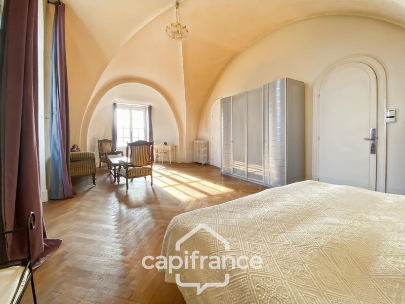 Maison - 318 m² - 8 pièces