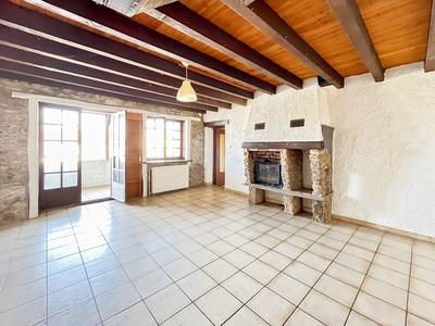 Maison en pierre - 89 m² - 5 pièces