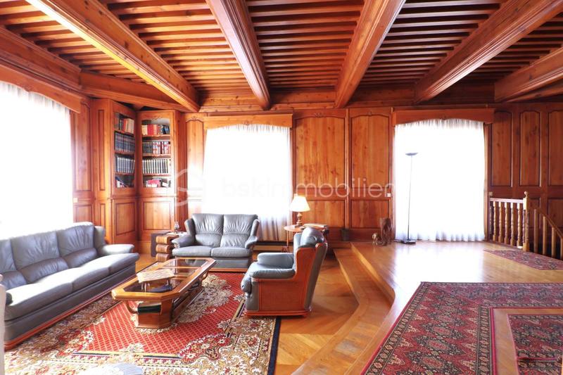 Propriété - 230 m² - 7 pièces