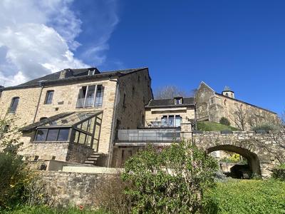 Maison en pierre - 288 m² - 10 pièces